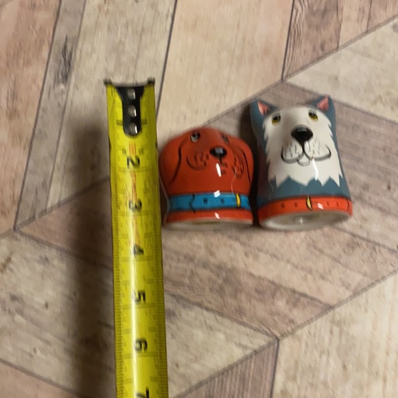 Adorable Doggies Salt & Pepper Shakers - Picture 5 of 6